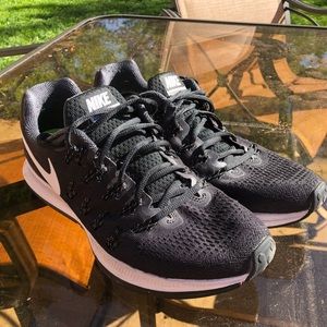 Men’s 8 Black Nike Zoom Pegasus 33